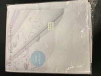 Valkoinen pöytäliina 5,90€ ovh 19,90€