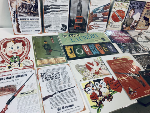 Poistoerä peltikylttejä 30 kpl 0,99€ kpl.