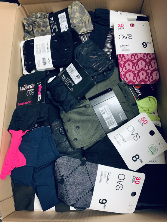 Naisten Legginsejä ja sukkahousuja erä 125 kpl 0,80€ kpl
