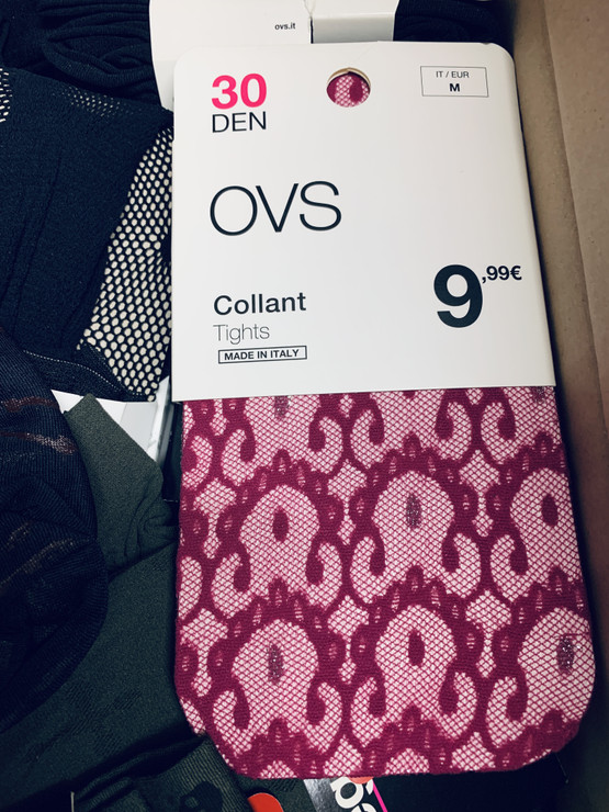 Naisten Legginsejä ja sukkahousuja erä 125 kpl 0,80€ kpl