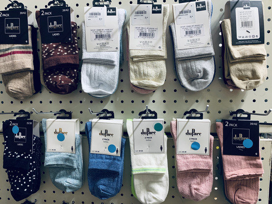 Naisten kesä sukkia erä 2 parin  paketti 0,75€ pkt/2 paria. Hinta vain 0,37€ pari