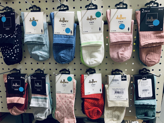 Naisten kesä sukkia erä 2 parin  paketti 0,75€ pkt/2 paria. Hinta vain 0,37€ pari