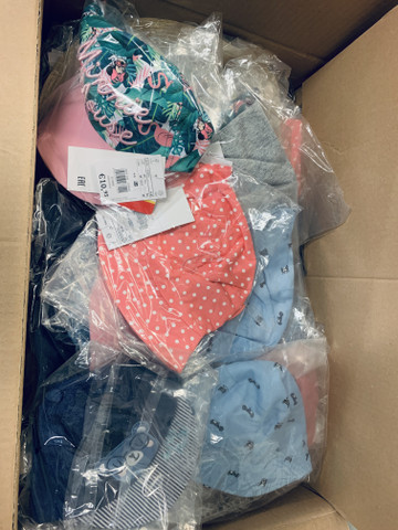 Lasten kesähattuja 100 kpl 0,60€ kpl