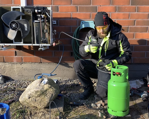 Ilmalämpöpumpun purkutyö