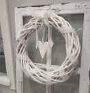 TUOTEPAKETTI 138 Pitsikoristeinen pajukranssi sydämellä