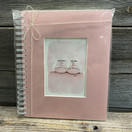 KIRJA, Vaaleanpunaiset tossut