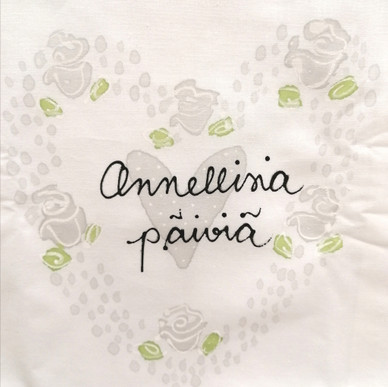 TYYNYLIINA, ONNELLISIA PÄIVIÄ, VAALEAN HARMAA 50x60cm