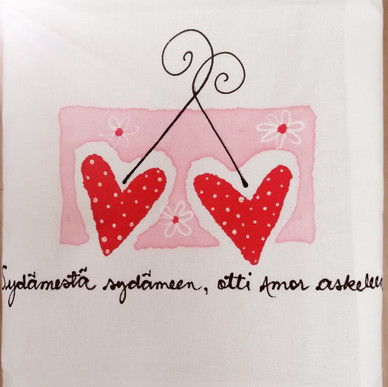 TYYNYLIINA, SYDÄMESTÄ SYDÄMEEN OTTI, AMOR ASKELEEN 50x60cm
