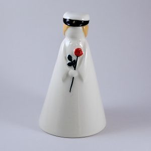 YLIOPPILASPATSAS TYTTÖ, VAALEAT LYHYET HIUKSET, 12 cm