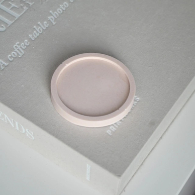 PYÖREÄ ALUSTA, VAALEANPUNAINEN Ø 8 cm