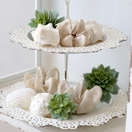 2-KERROKSINEN PYÖREÄ TARJOTIN, ANTIIKIN KERMANVALKOINEN 25,5 cm