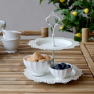 2-KERROKSINEN PYÖREÄ TARJOTIN, ANTIIKIN KERMANVALKOINEN 25,5 cm