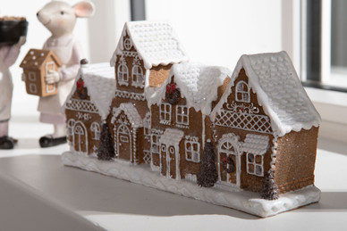 PIPARKAKKU-RIVITALO LED-VALOLLA 25x7x13 cm