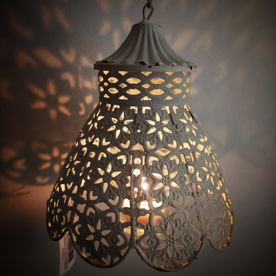 COUNTRY LACE, ROIKKUVA TUIKKUVALAISIN ANTIIKIN KERMANVALK. 19x15,5 cm