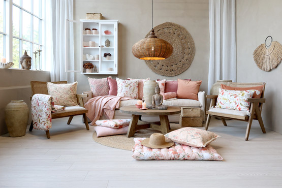 TYYNYNPÄÄLLINEN, KUKAT JA KÖYNNÖKSET 50x50 cm