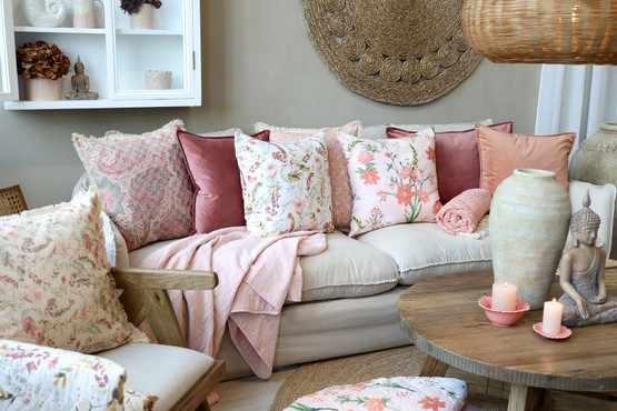 TYYNYNPÄÄLLINEN, KUKAT JA KÖYNNÖKSET 50x50 cm