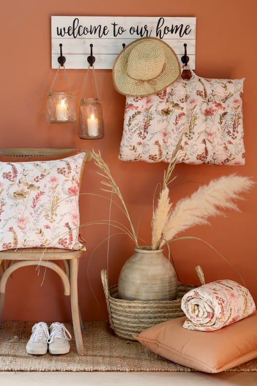 TYYNYNPÄÄLLINEN, KUKAT JA KÖYNNÖKSET 50x50 cm