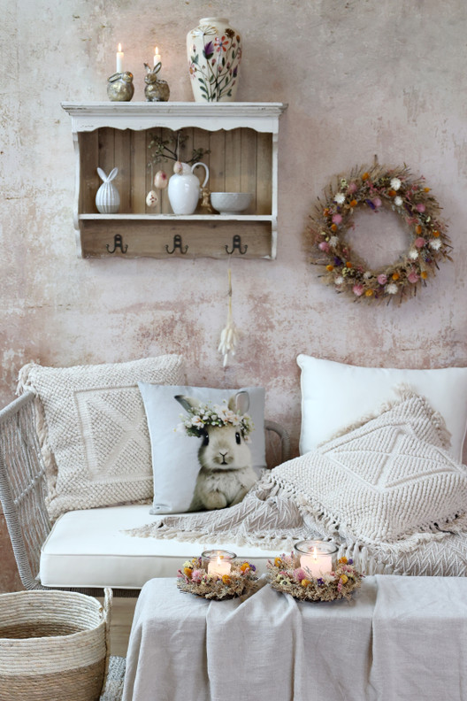 TYYNYNPÄÄLLINEN, KUKKASEPPELE PUPU 45x45 cm