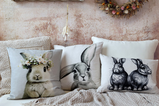 TYYNYNPÄÄLLINEN, KUKKASEPPELE PUPU 45x45 cm