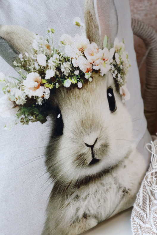 TYYNYNPÄÄLLINEN, KUKKASEPPELE PUPU 45x45 cm