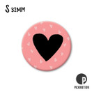 JÄÄKAAPPIMAGNEETTI, Musta sydän vaaleanpunaisella taustalla, 32 mm