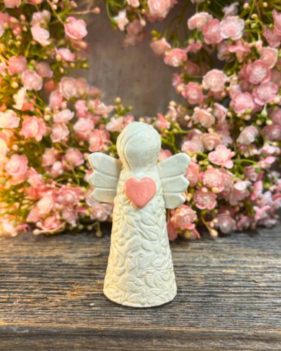 KERAAMINEN PITSIENKELI SYDÄMELLÄ, eri värejä, n. 9 cm