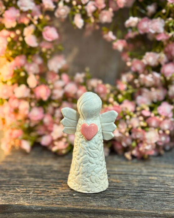 KERAAMINEN PITSIENKELI SYDÄMELLÄ, eri värejä, n. 9 cm