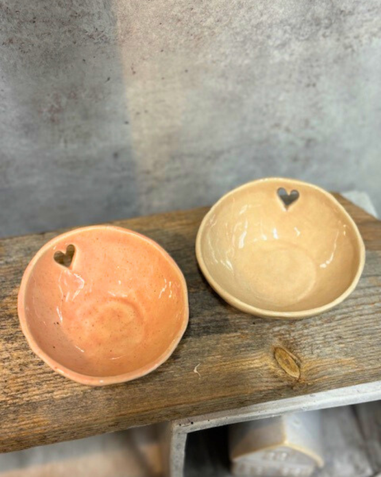 KERAAMINEN HERTTA-KULHO, eri värejä  Ø 10-11 cm 