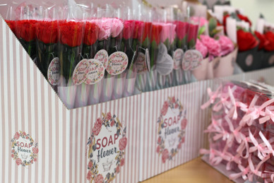 SAIPPUAKUKKA SELLOFAANISSA, NEILIKKA, LAJITELMA 34 g