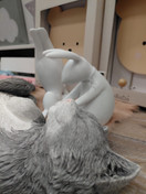 KORISTE NUKKUVA KISSA 33 cm (selällään)