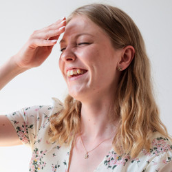 Lumoava Onnekas riipus keltakulta L76213600000