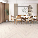 Hiisi valkaistu tammi kalanruotovinyyli (integroitu askeläänieriste)