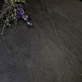 Pohjolan piikivi vinyylilaatta (integroitu askeläänieriste)