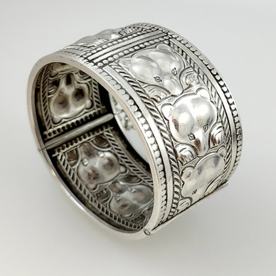 KK , Kalevala Koru, Karhunpojat Rannekoru, Rannerengas  Hopeaa -80