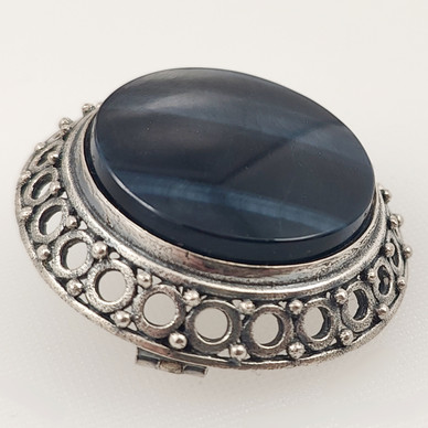 Kalevala Koru, Solki -1515 , Haukansilmä-kivi, Rintakoru Hopeaa -67