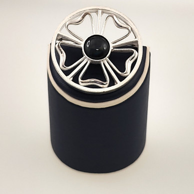 Kalevala Koru | Ruusu Solki | Spektroliitti Rintakoru | Hopeaa