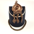 Kalevala Koru | Herttalehti Riipus | Kaulakoru |  pronssia