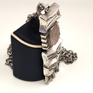 Turun Hopea oy | Pentti Sarpaneva | Kelo -Riipus | Ruusukvartsi kaulakoru |Hopeaa 