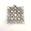 Liisa Vitali | (iso) NELIÖ | Pitsi Riipus | 830 Hopeaa 