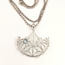 Kalevala Koru | Naisen ääni RIIPUS | Topaasi | Kaulakoru Hopeaa 