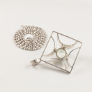 Kultasepät Salovaara ky |  K.Sara |  Riipus, vihreällä kivellä | Kaulakoru Hopeaa