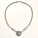 Kalevala Koru|  Aurinkoleijona -Kääty | Kaulakoru amuletilla |  Hopeaa 