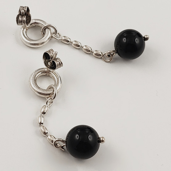 KK, Kalevala Koru | Mari Saari | Pore Korvakorut | onyx kivet | Hopeaa