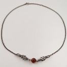 Kalevala Koru |  Tulen Henki -kääty |  kaulakoru meripihkalla | Hopeaa