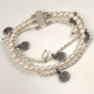 Kalevala Koru, | (iso) Vanamo -Rannekoru | Valkoiset helmet |  Hopeaa