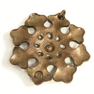 KK | Kalevala koru | Nousiaisten koru | Riipus-215 | Pronssia