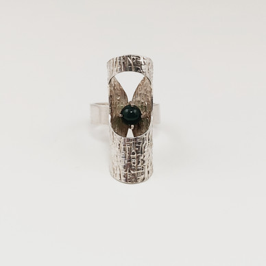 Kupittaan Kulta oy | Elis Kauppi | Ring  with green stone | Silver -71