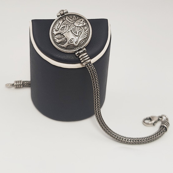 Kalevala Koru | Aurinkoleijona Rannekoru |  Amuletti | Hopeaa 
