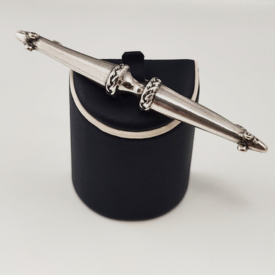 Kalevala Koru |  Hirvenpää Solki |  Rintakoru Hopeaa