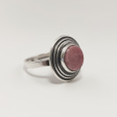 Kalevala Koru | Börje Rajalin | Sormus-1643 | rodoniitti | Hopeaa